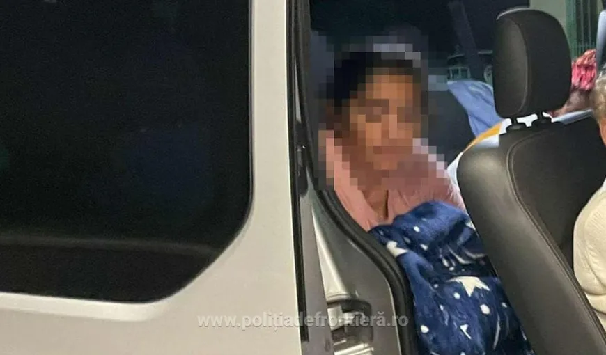 O mamă minoră de 15 ani a încercat să-și scoată ilegal copilul din țară. Polițiștii de frontieră l-au găsit ascuns sub o pătură