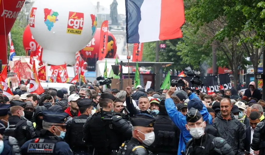 VIDEO Se înmulţesc mişcările de stradă, numite „protestele foamei”. Peste 100.000 de oameni au ieşit în stradă în Franţa, dar şi în România au fost manifestaţii
