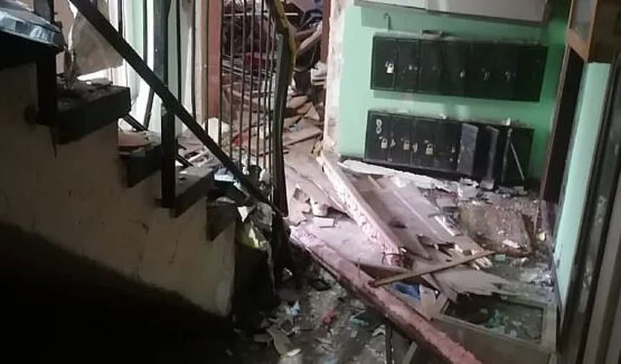 Explozie puternică într-un bloc din Vatra Dornei. O femeie a fost rănită, 16 apartamente au suferit distrugeri