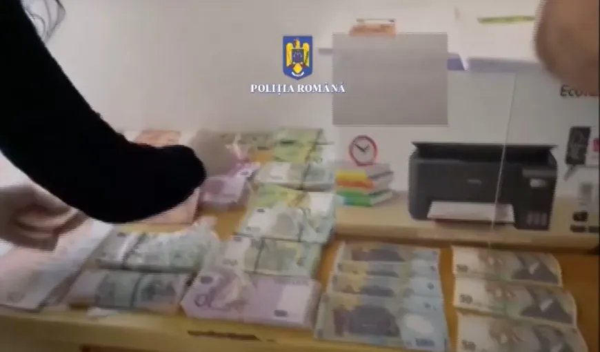 Fabrică de bani falşi descoperită la o familie din Oradea, la care au fost găsiţi peste 220.000 de euro imprimaţi