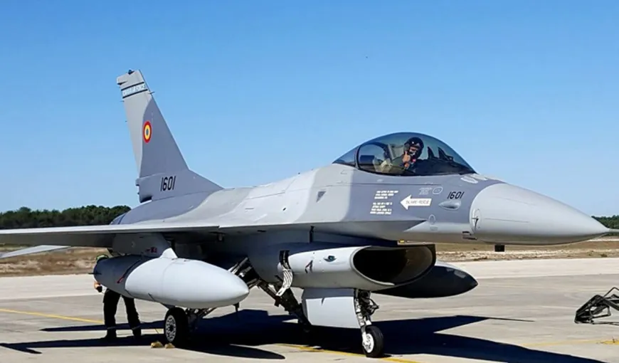 Zboruri de antrenament la înălţimi mici, cu avioane F-16, la mică altitudine