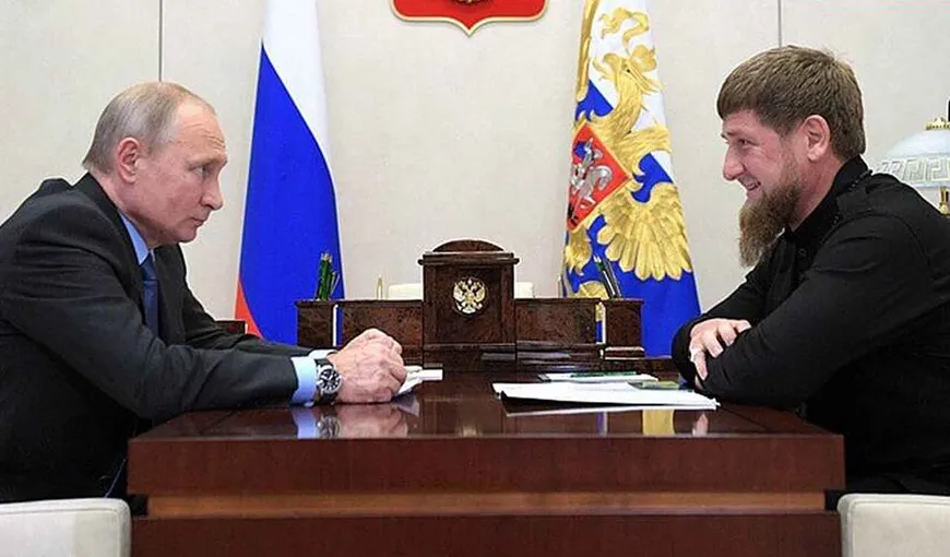 Vladimir Putin acordă primele sale titluri de „Mamă-eroină”, iar unul dintre ele îi revine soţiei liderului cecen Kadîrov