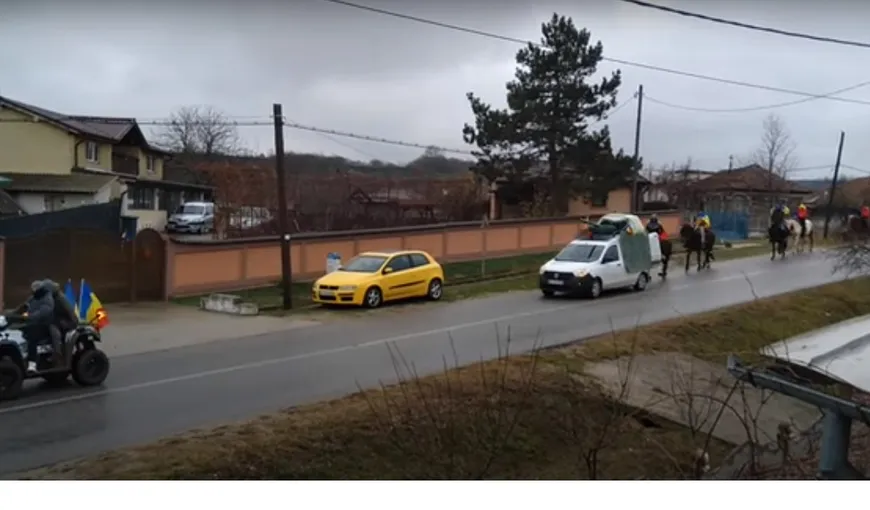 VIDEO – Paradă de Ziua Naţională a României cu dubiţa cu tun, 10 cai, şarete şi ATV-uri în Optași Măgura