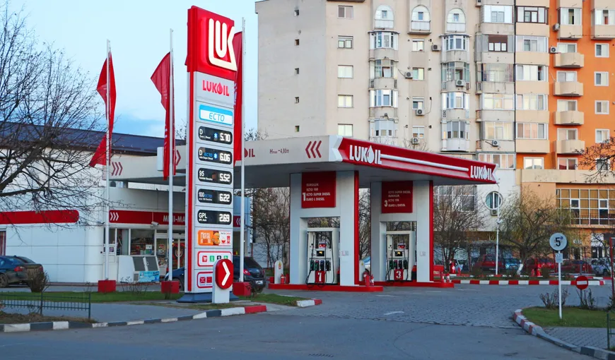 Lukoil își ia la revedere și de la Republica Moldova. Ce companie va prelua cele peste 100 de stații de alimentare