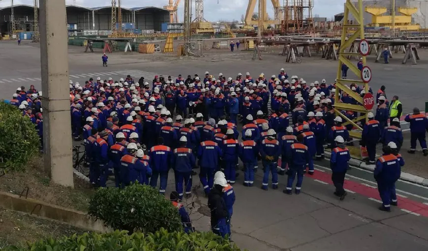 Continuă protestul angajaţilor Şantierului Naval Damen Mangalia, nemulţumiţi de creşterea salarială propusă de conducere