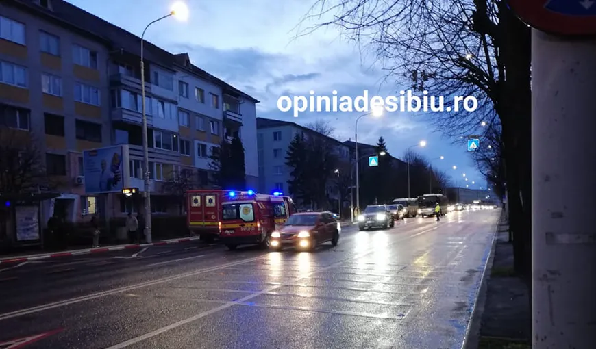 Accident cu două microbuze și un autoturism în Sibiu. Mai multe persoane au ajuns la spital