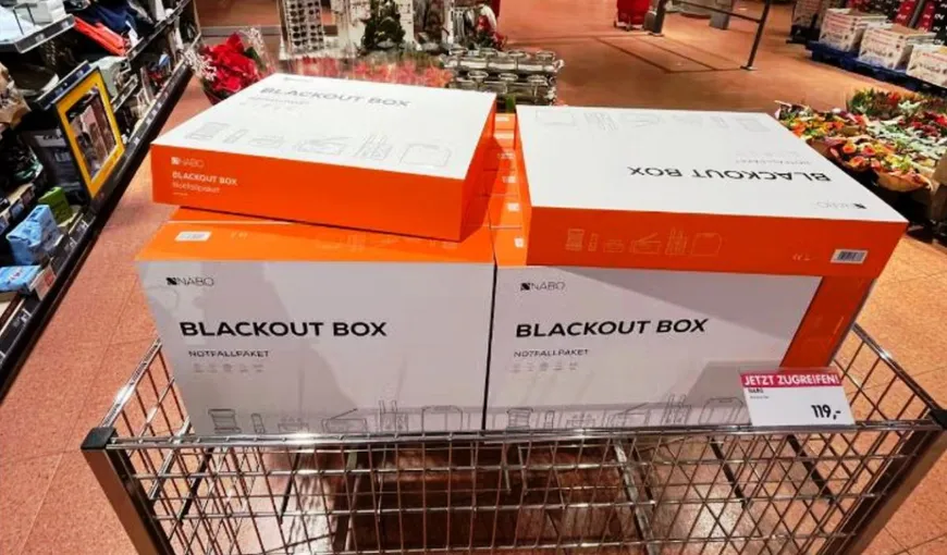 Supermarketurile au început să vândă kituri pentru blackout. Cât costă şi ce conţine