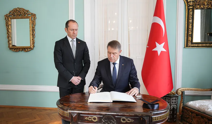 Klaus Iohannis a semnat în cartea de condoleanțe, în urma cutremurului devastator din Turcia. Mesajul oficialului de la Cotroceni