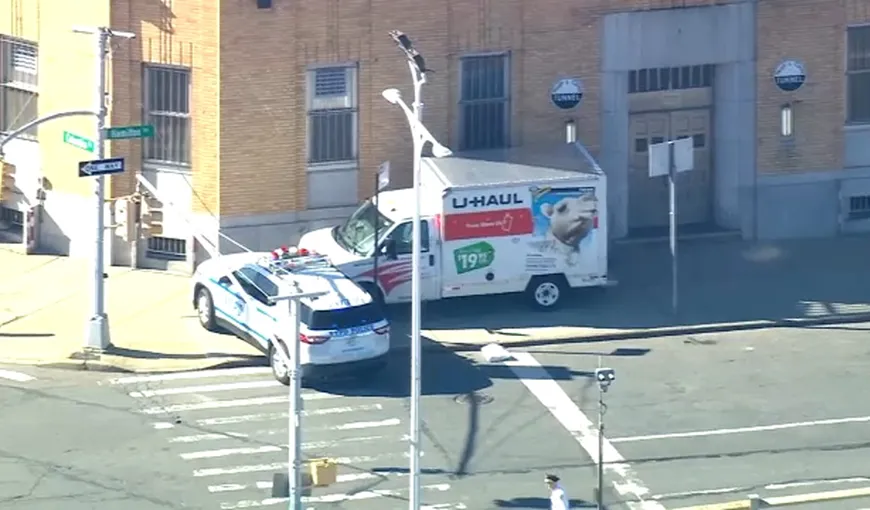 VIDEO ŞOCANT Un bărbat intră cu camionul în pietonii de pe trotuar în New York