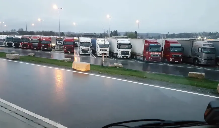 Şofer de TIR român prins de un conaţional în timp ce încerca să-i fure motorina din rezervor într-o parcare din Anglia VIDEO