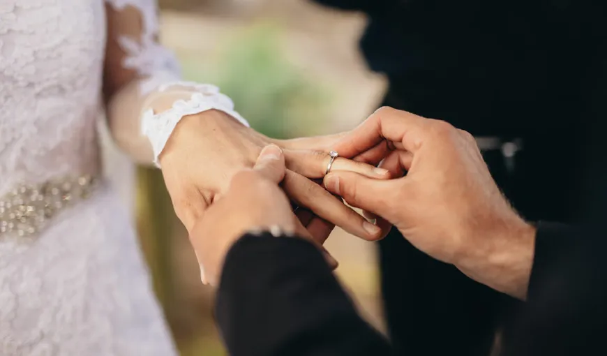 O femeie a aflat că s-a căsătorit cu verişorul ei. Cum a făcut descoperirea şocantă
