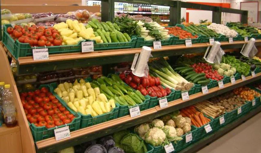 V-aţi întrebat de ce găsiţi rafturile cu legume și fructe la intrarea în supermarketuri? Ce alte trucuri folosesc magazinele pentru a-i face pe clienţi să cumpere mai mult