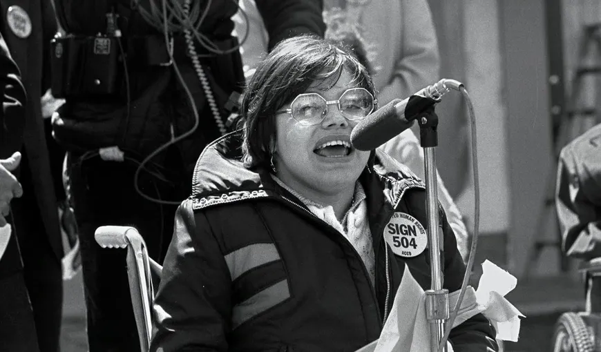 A murit Judy Heumann, unul dintre cei mai mari activiști pentru persoanele cu dizabilități. A lucrat cot la cot cu Bill Clinton și Barack Obama
