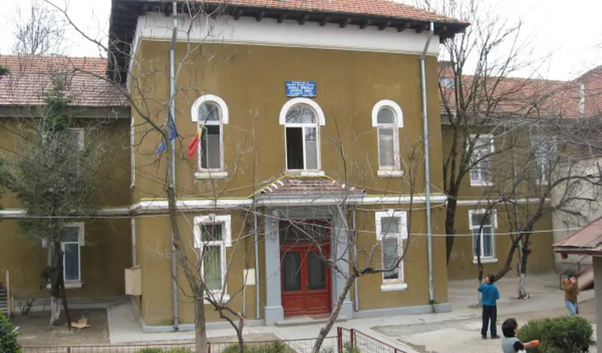Elev căzut de la etajul 1 al unei școli din Craiova. Poliția a deschis dosar penal