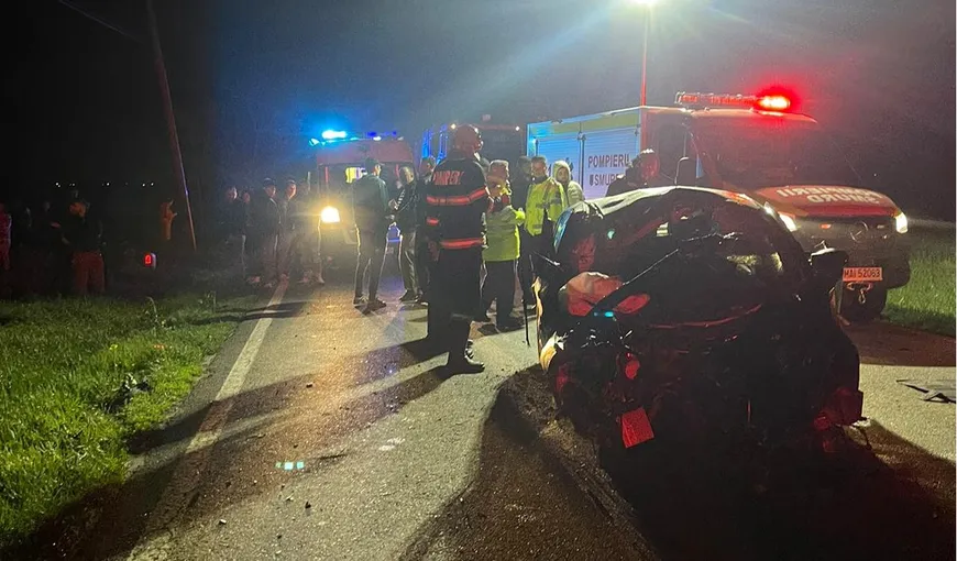 Un tânăr de 23 de ani a murit după ce a intrat cu mașina într-un copac, în Prahova