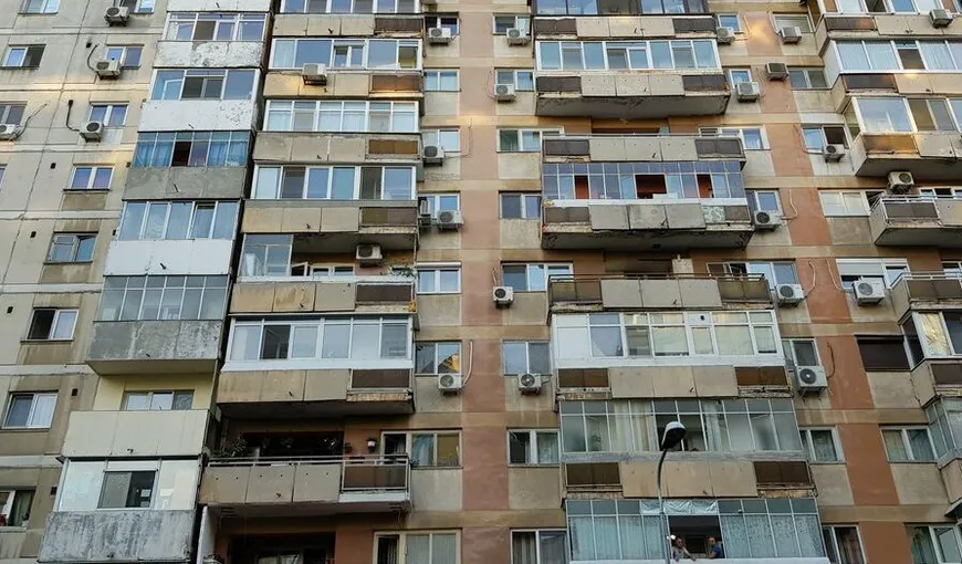 Ce trebuie să ştie românii care vor să-şi închidă balconul sau să-şi construiască un garaj. S-a schimbat legea!