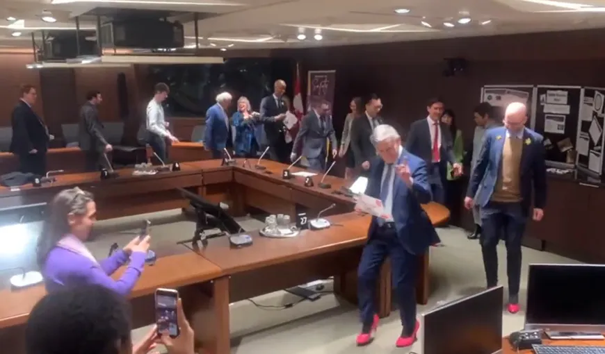 VIDEO | Nu e glumă: parlamentarii din Canada au defilat în pantofi roz, cu toc. Momentul bizar oferit de oamenii lui Justin Trudeau