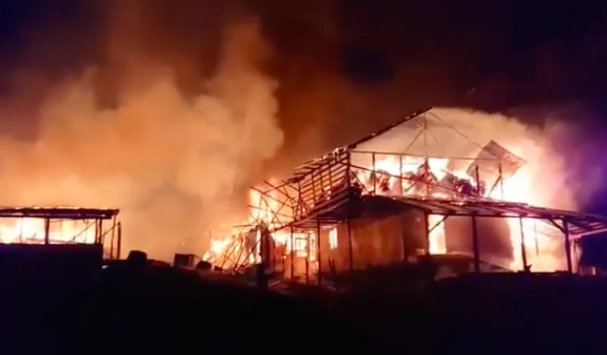 Tone de cereale și utilaje agricole distruse într-un incendiu în Buzău