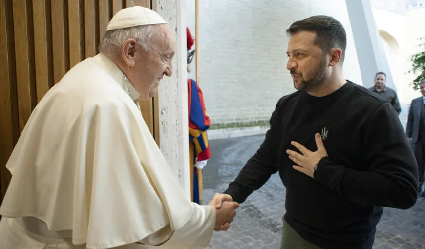 Întâlnire la cel mai înalt nivel în Roma! Volodimir Zelenski l-a vizitat oficial pe Papa Francis. În Ucraina răsună alarmele de război