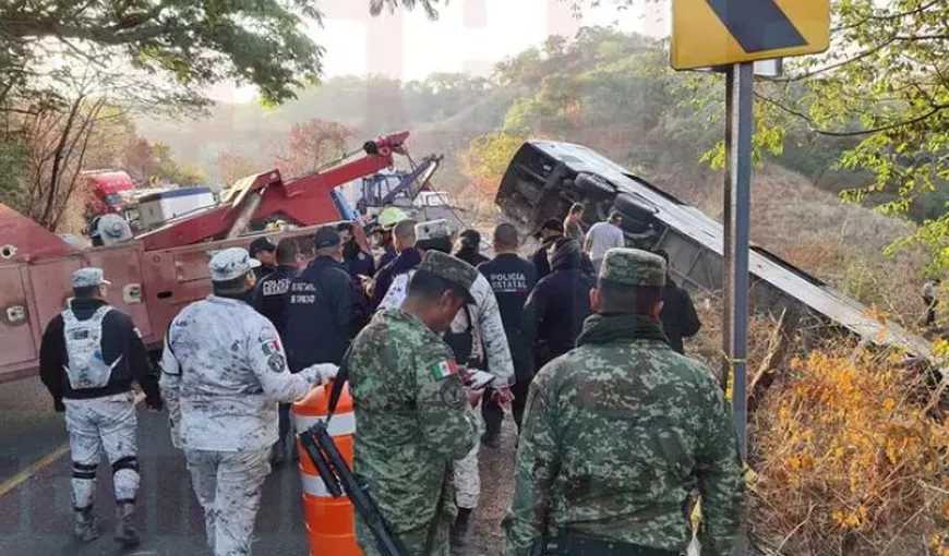 Imaginile groazei: autocarul cu 51 de turiști a căzut într-o râpă. 18 decese au fost deja confirmate, în urma accidentului