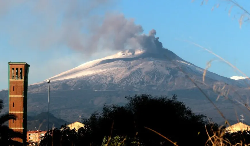 Vulcanul Etna, alertă de erupţie : „Probabilitate foarte mare a unei fântâni de lavă iminente sau în desfășurare”