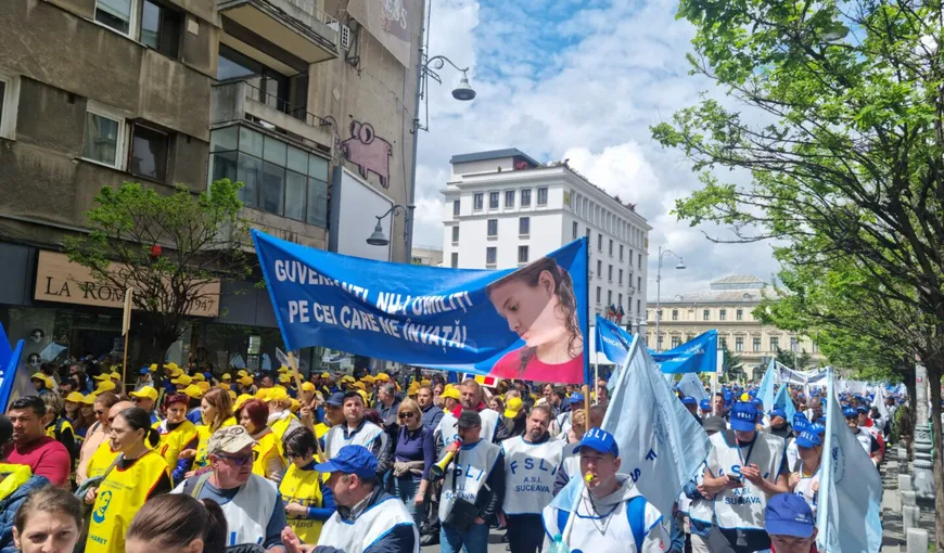 Circa 10.000 de sindicaliști din Educație au mărșăluit pe străzile Capitalei. Se pregătesc de grevă generală în 22 mai. Preşedintele FSE Spiru Haret: Vom transmite Guvernului că suntem hotărâţi să continuăm acţiunile de protest