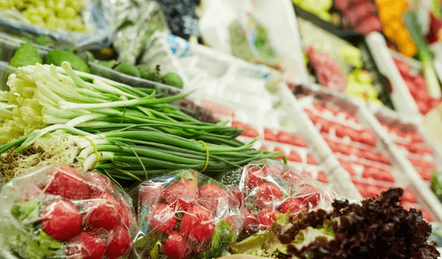 Românii cumpără produse alimentare la prețuri exorbitante. Un român stabilit în Danemarca a comparat prețurile cu cele din România