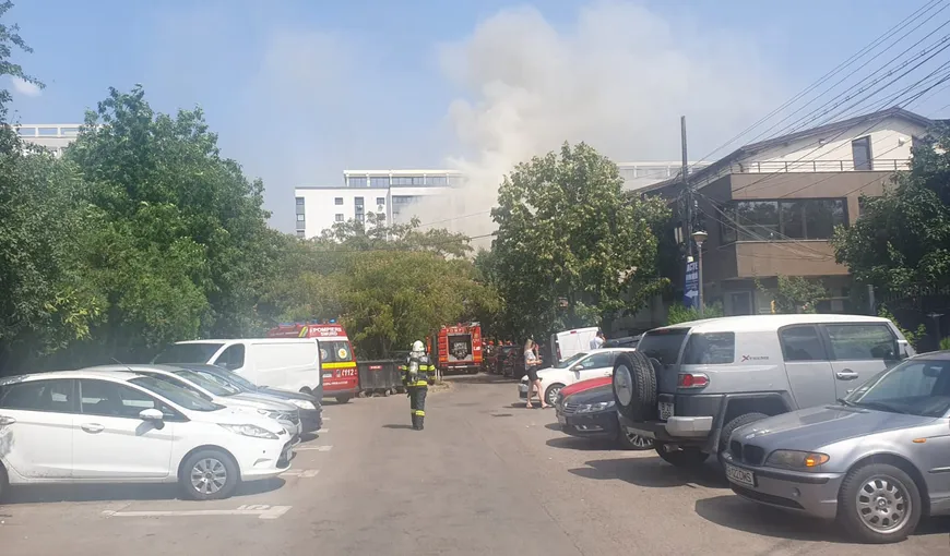 Incendiu în zona Muncii din București. Ard acoperișurile a trei case din apropierea Arenei Naționale. Un bloc de locuințe a fost evacuat – UPDATE