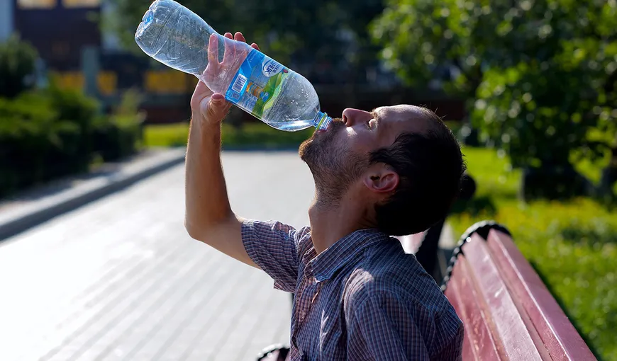Ce se întâmplă cu corpul tău dacă bei cafea sau alcool și stai la soare? Apă rece sau la temperatura camerei pe caniculă? Sfaturile medicilor