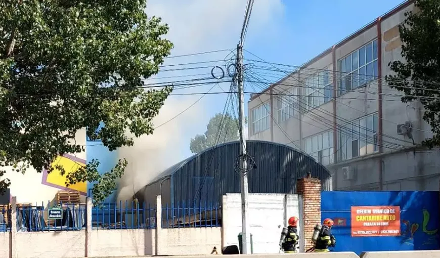 Intervenție masivă a pompierilor la o fabrică de medicamente din Bragadiru în urma unui incendiu devastator