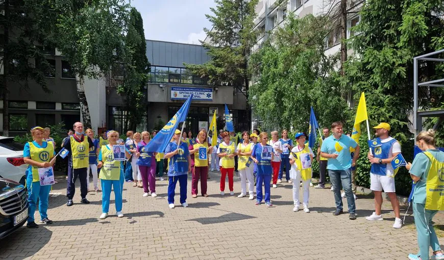 Protest în Piața Victoriei. Peste 5.000 de angajați din Sănătate cer salarii mai mari și amenință cu greva generală