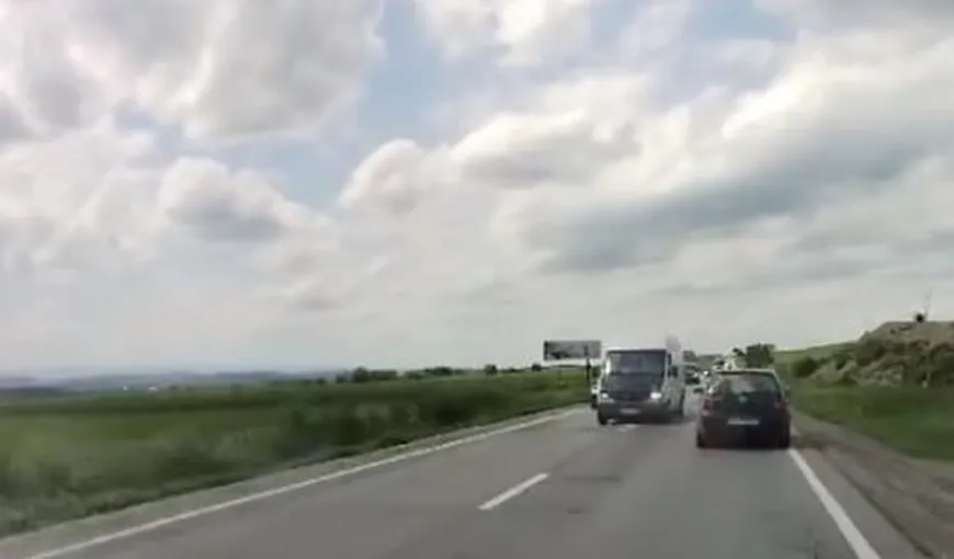 VIDEO: La un pas de masacru. Depășire iresponsabilă pe „Drumul Morții”. Șoferul a rămas fără permis după ce filmarea a ajuns pe internet