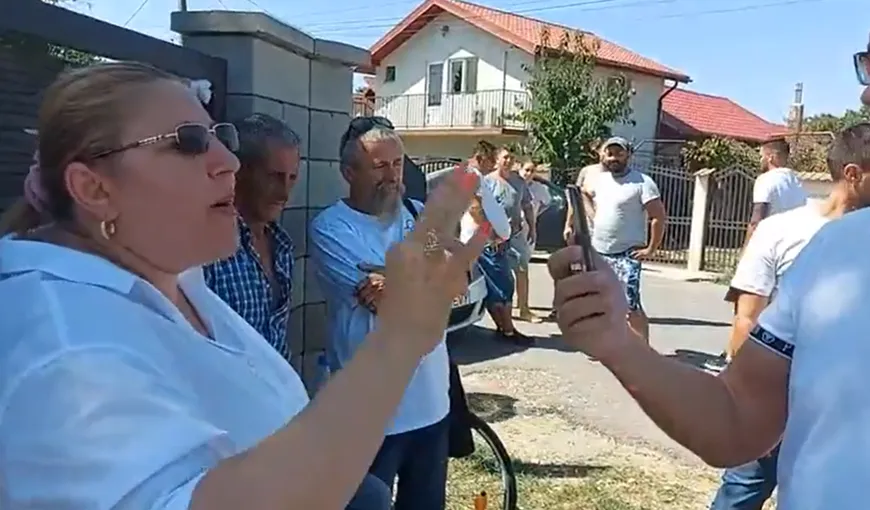Diana Şoşoacă, scandal cu angajaţii de la Primăria Crevedia. Consilierii s-au închis în birouri, edilul este de negăsit! VIDEO