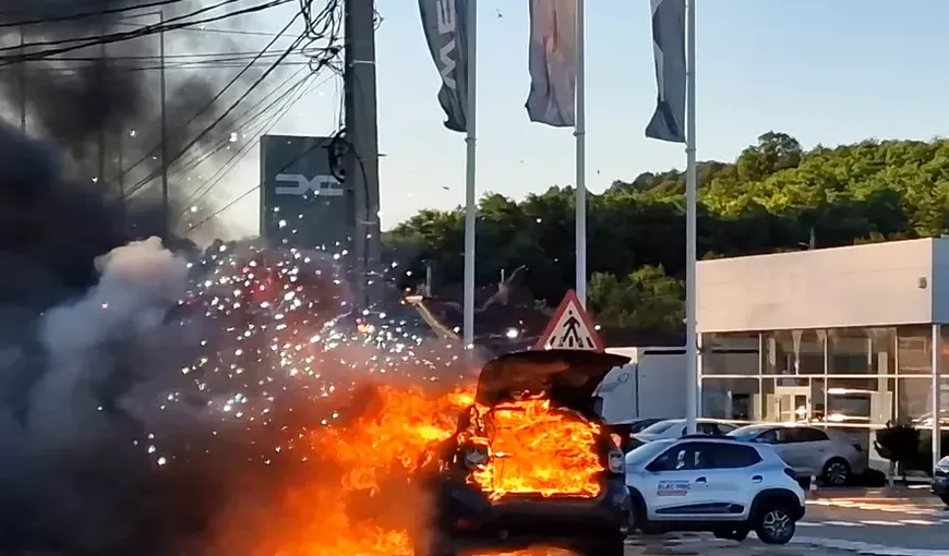 Maşina unui celebru jurnalist din România a explodat. Duster-ul său s-a transformat într-o torţă: „M-aţi ratat!”