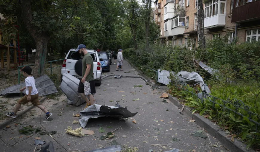 Două persoane ucise în cel mai mare bombardament asupra Kievului din primăvară. Ucraina a atacat cu drone o bază aeriană rusească