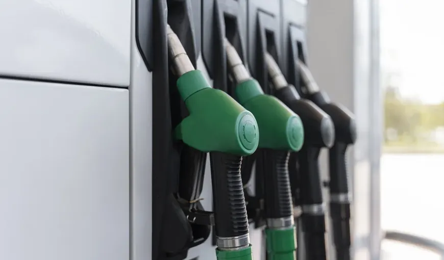 Prețul carburanților, 25 august. Cât costă un drum până la mare sau la munte în weekend