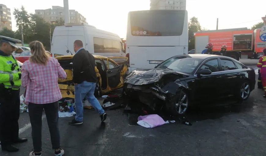 Accident violent între două mașini, un microbuz și un autocar în Constanța. Opt oameni au avut nevoie de îngrijiri medicale