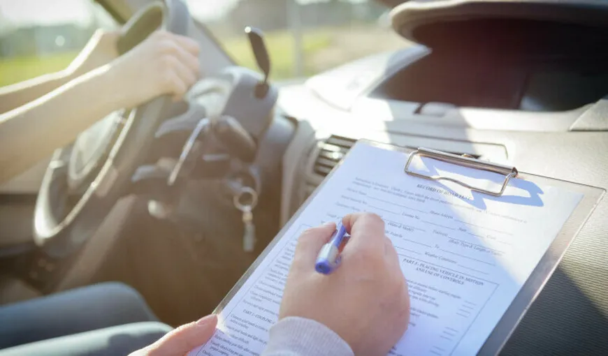 Un bărbat din Belgia și-a angajat o sosie pentru a da examenul auto în locul lui, după ce a picat de 12 ori
