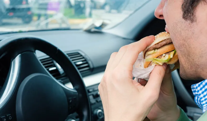Mihaela Bilic explică de ce trebuie să evităm mâncarea la volan: „Oare am fi dispuşi să renunţăm la plăcerile alimentare de frica amenzii?”