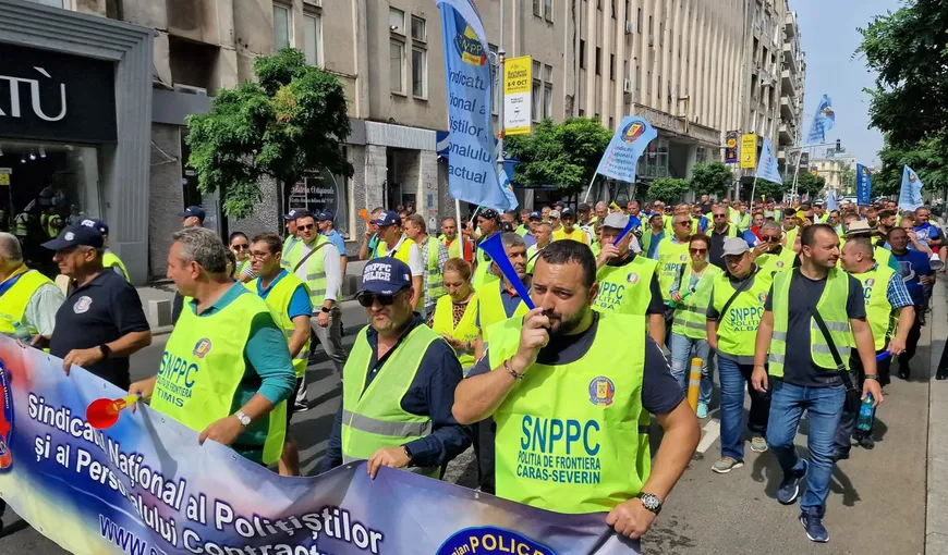 Protest în faţa Ministerului de Interne. Poliţiştii cer salarii mai mari, sporuri actualizate, dar şi asistenţă legală în caz de ultraj