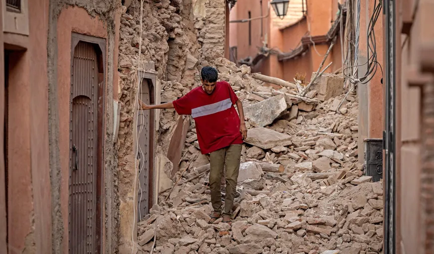 Cutremur devastator. Peste 2.400 de persoane şi-au pierdut viaţa VIDEO