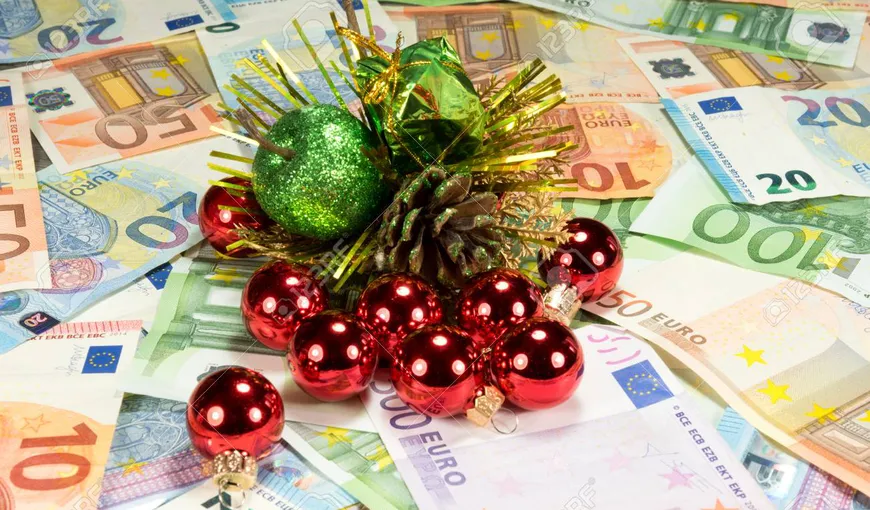 Salariile angajaţilor la stat cresc înainte de Crăciun: 1.200 de euro pentru profesori și 800 de euro pentru restul