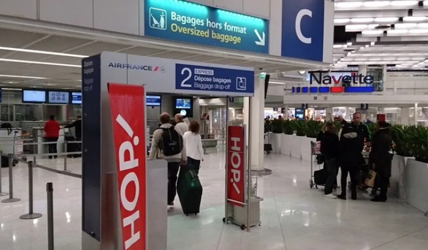 Alerte cu bombă în cinci aeroporturi din Franța. Mii de călători au fost evacuați de urgență