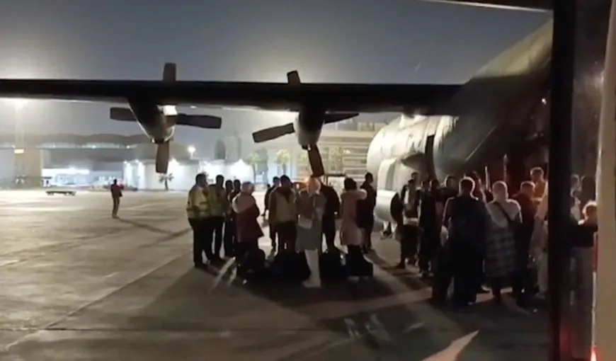 Avionul Spartan care trebuia să-i aducă în țară pe cei 41 de români din Cairo s-a stricat. UPDATE: Românii au ajuns în ţară sâmbătă noaptea