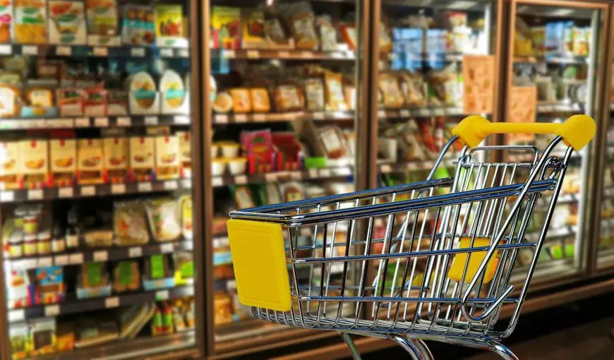 Românii ar putea cumpăra încă trei luni produse la preț redus. Se modifică lista alimentelor cu adaos comercial plafonat