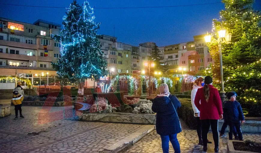 Grinch sabotează deja Crăciunul în România. S-au furat decoraţiunile de la Câmpia Turzii, iar Primăria n-are bani de altele