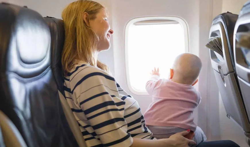 Miracol în avion. Pasagerii unui zbor Istanbul-Marsilia au asistat la nașterea unui copil VIDEO