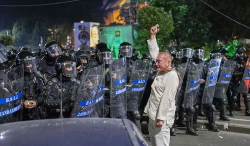 Rareș Bogdan a pierdut procesul cu colonelul Paraschiv, ”Fantoma în alb” de la protestele din 10 august