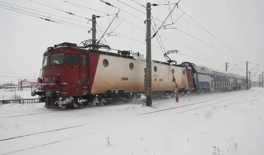 Avarii pe calea ferată din cauza ninsorii şi viscolului. Trenuri oprite în Constanța și Galaţi, șapte bariere nu funcționează