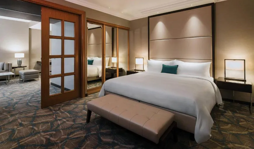 Un cuplu a renunțat la chirie pentru a locui în hoteluri: „Este mult mai ieftin și nu trebuie să ne schimbăm lenjeriile de pat de ani de zile”